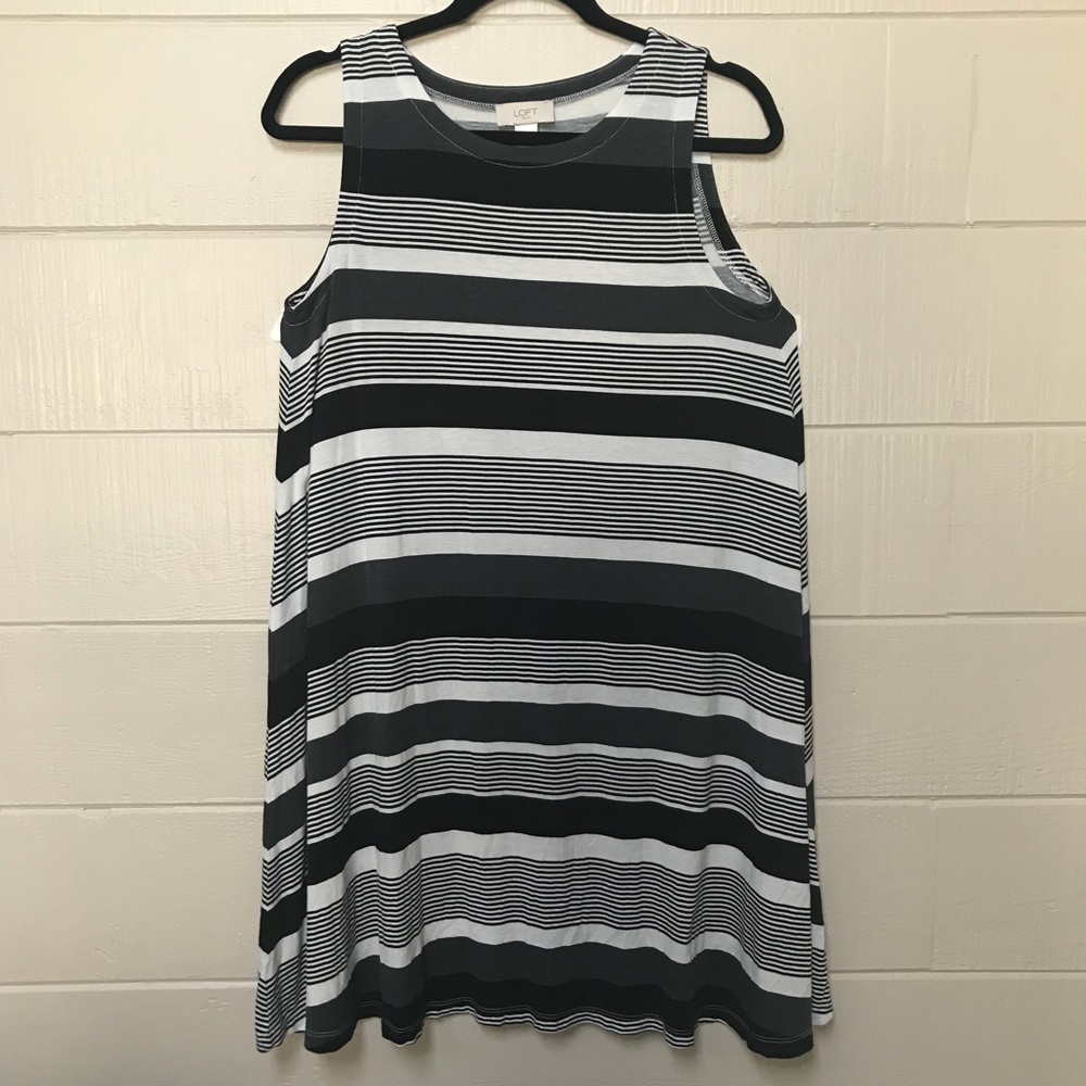 LOFT • Black & White Stripped Shift Dress M